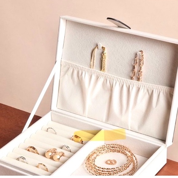 RADLEY LONDON Jewelry - LOW START Radley London Jewelry Box Magnetic Close 9.5 x 7 velvet lining NEW